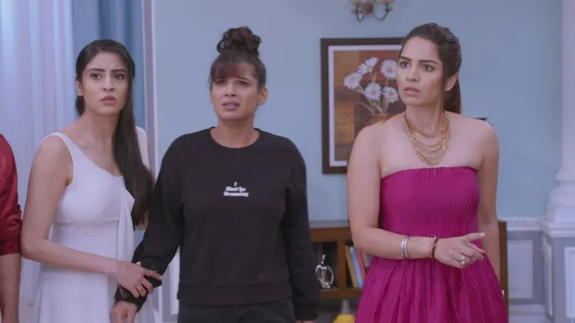 The police arrive at the Mehra mansion - Kumkum Bhagya