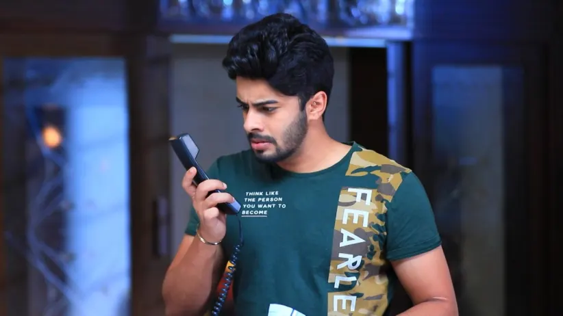 Vikrant talks to the person blackmailing Sridhar - Gattimela