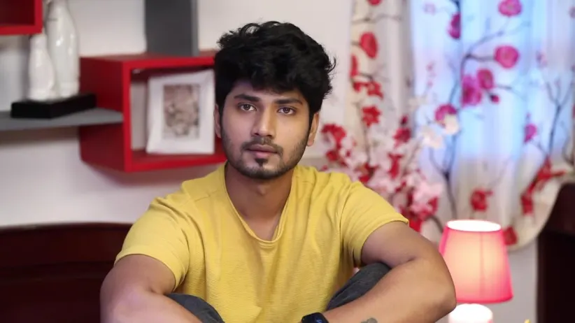 Sanjeev stops Abhirami - Rettai Roja