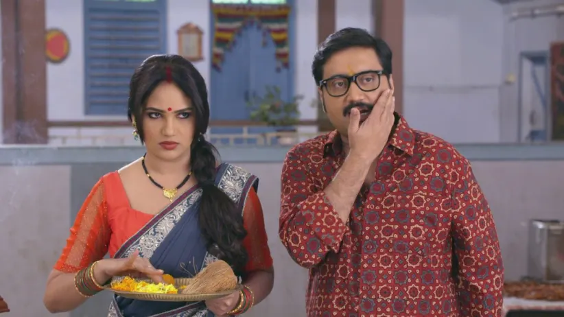 Hrithik blackmails Amma - Happu Ki Ultan Paltan