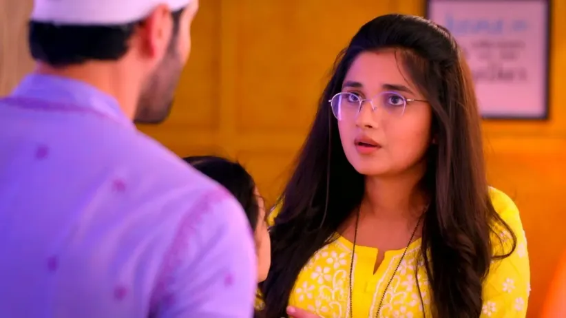 Choti Guddan throws Niya out of the house - Guddan - Tumse Na Ho Payega