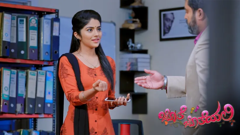 Aryavardhan feeds Anu - Jothe Jotheyali
