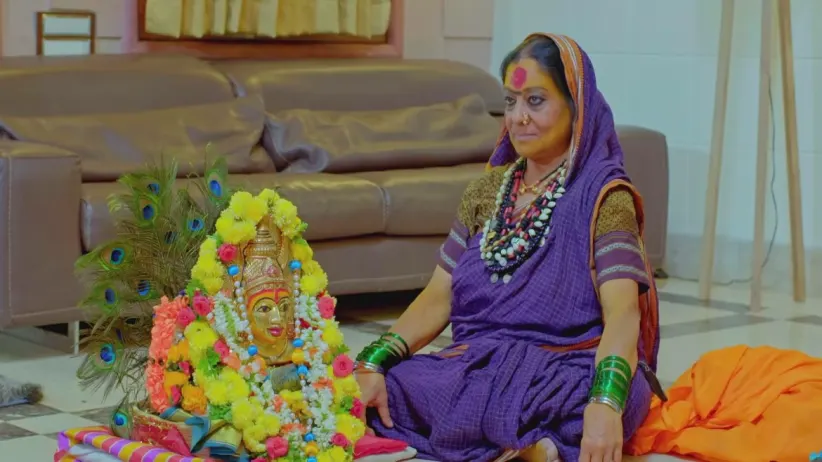 The occultist arrives at Aryavardhan's house - Jothe Jotheyali