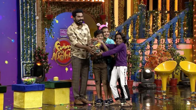 The Kusruthikootangal shower Suraj with funny comebacks - Funny Nights
