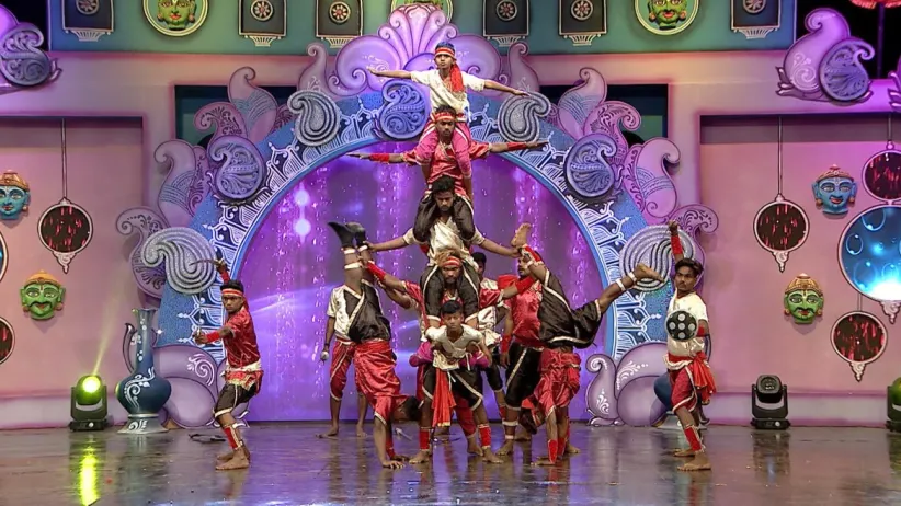 Kabiraj Pradhan group's terrific act - Sabash Odisha