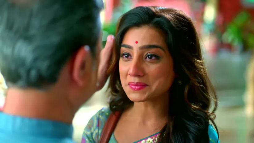 Rishi and Roli leave for Mumbai - Kyun Rishton Mein Katti Batti