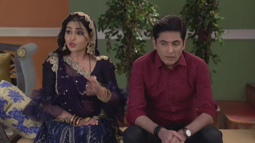 Helen and Bhoorey get caught at the Lovers' park - Bhabi Ji Ghar Par Hai