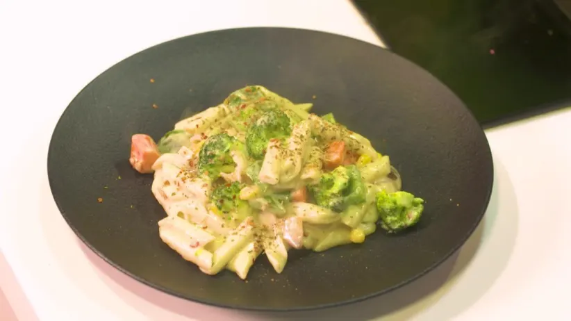 Cheesy Pasta and Garlic Bread - Swaad Aa Gaya