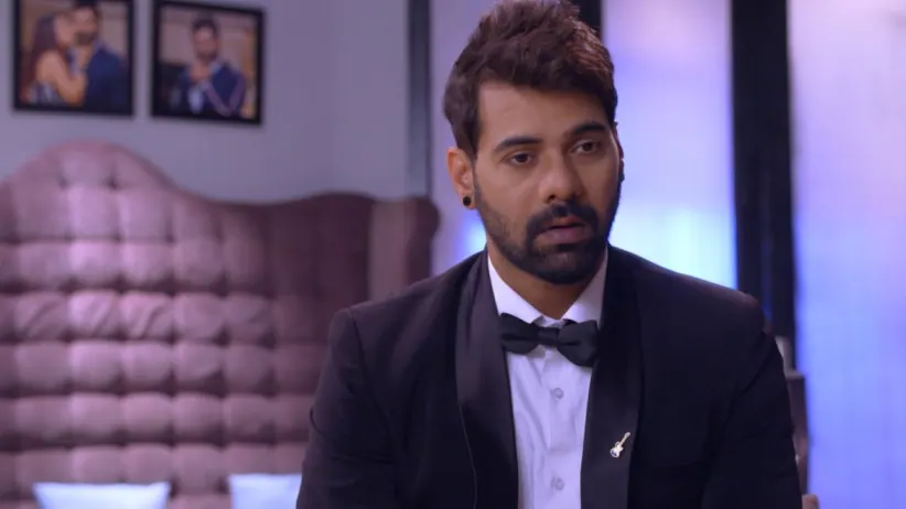 Meera Hides Her Feelings for Abhi - Iniya Iru Malargal