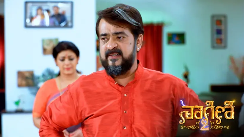 A few goons surround Shivani and Trishul's car - Naagini 2
