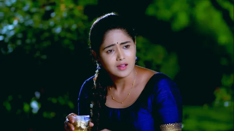 Paarvathi and Anushka Consume Spiked Drinks - Paaru