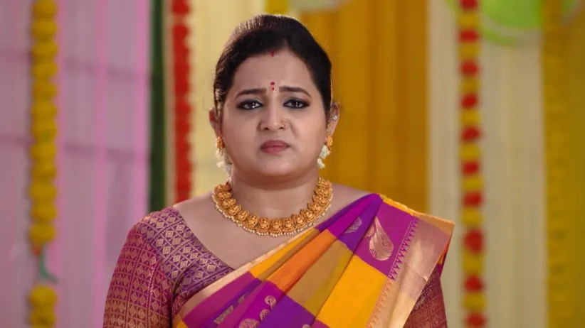 Ram scolds Geetha for hurting Nageshwari - Gundamma Katha