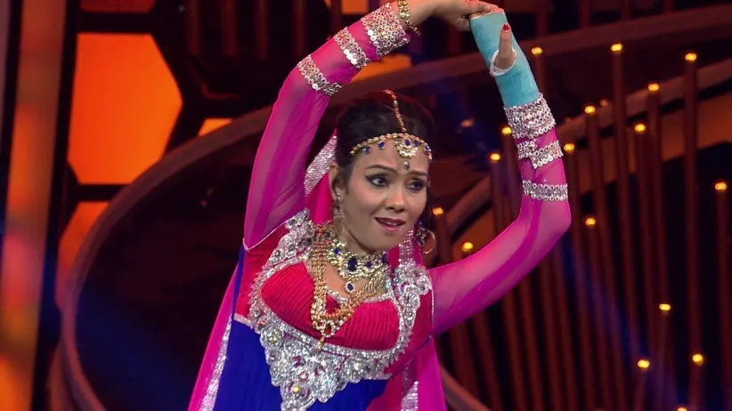 Zoya makes everyone emotional - Dance India Dance Super Moms Season 1