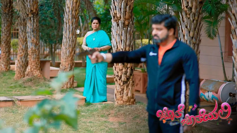 Jhende tries to reason with Aryavardhan - Jothe Jotheyali