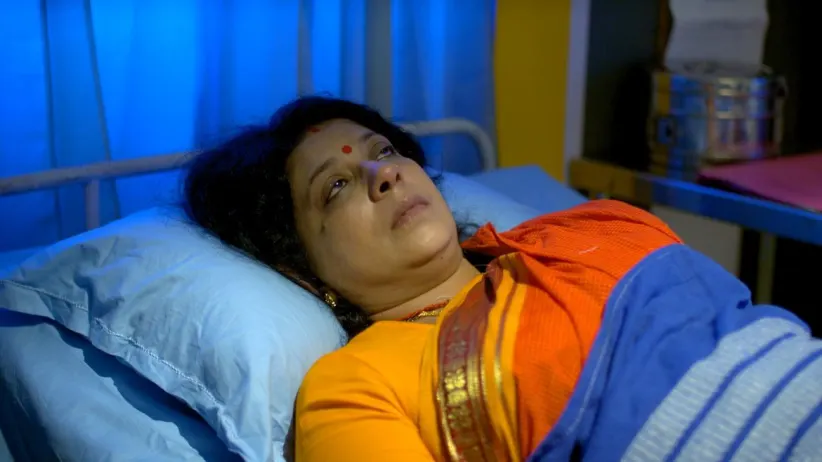 Sudarshanan consoles Sarojam - Neeyum Njanum