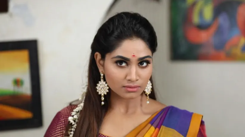 Kali asks Abhirami to meet him - Rettai Roja