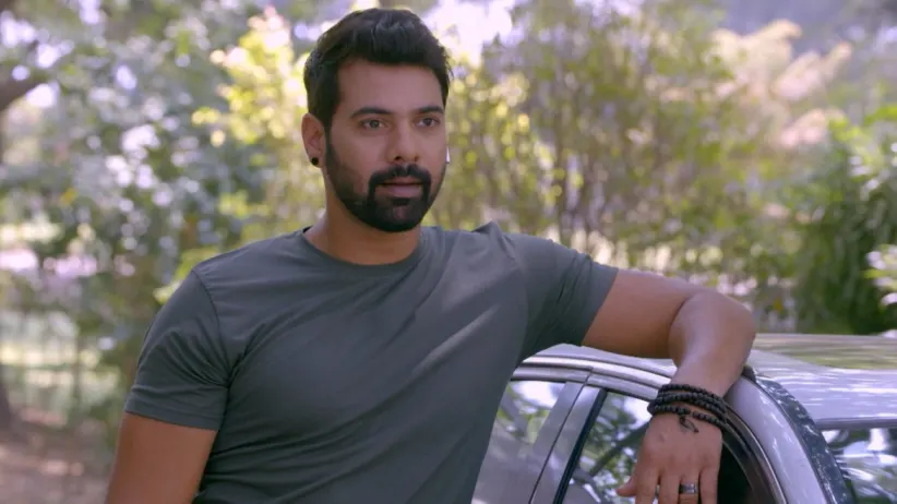Pragya Meets Abhi - Iniya Iru Malargal