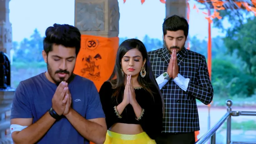 Trivikram slaps Trishul - Naagini 2