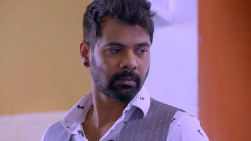 Pragya Alerts Meera - Iniya Iru Malargal