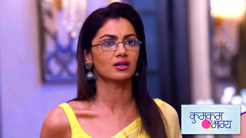 A few men plan to rob the jewellery store - Kumkum Bhagya