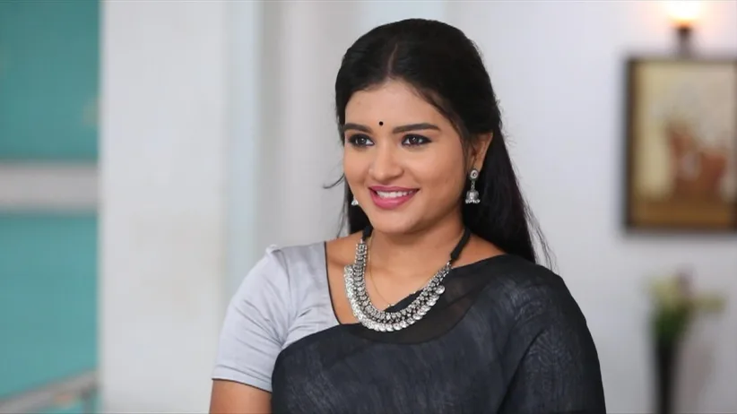 Akhila learns the truth about the ‘spadikamala’ - Sembaruthi
