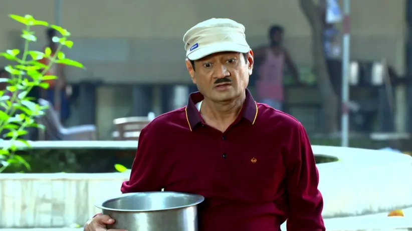 Rajesh makes Happu do the household chores - Happu Ki Ultan Paltan