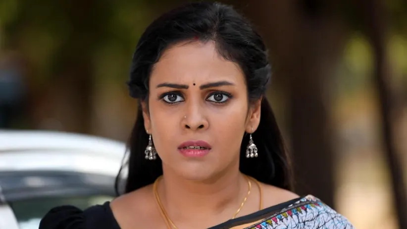 Abhirami Slaps Sreeja
