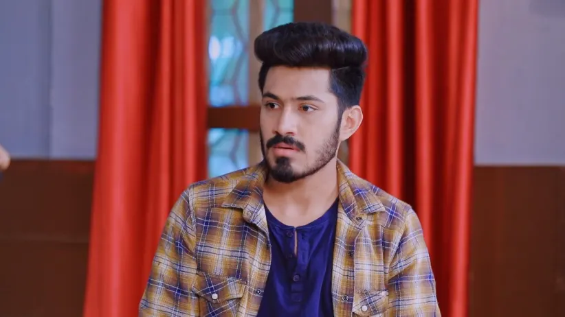 Trishul spills the spiked milk meant for Trivikram - Naagini 2