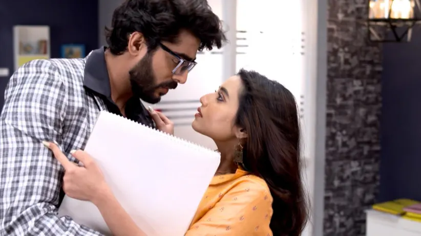 Kaushik steals a document - Radhika