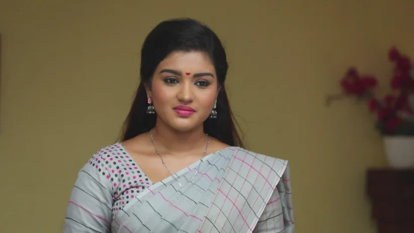 Akhila and Parvathy make tea for Adithya - Sembaruthi