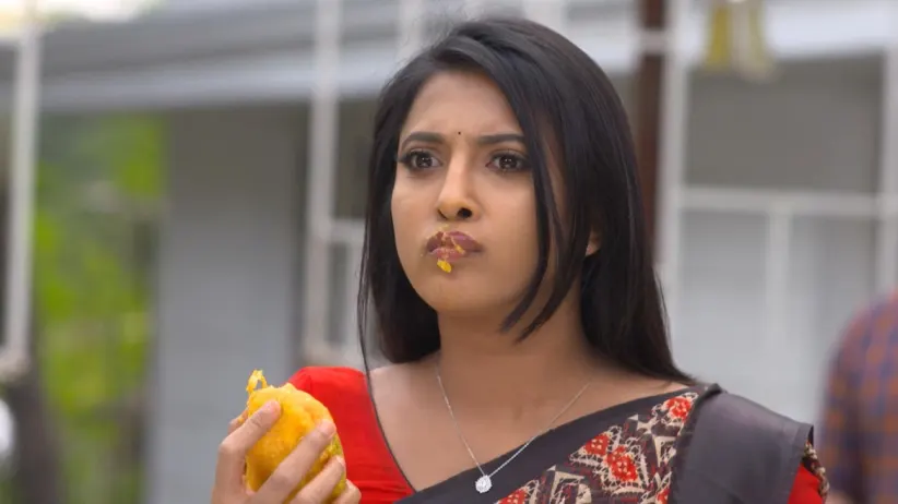 Arjun reprimands Vasundhara - Gokulathil Seethai