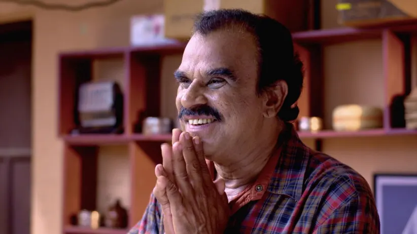 Ravi Varman offers Sreelakshmi a job - Neeyum Njanum