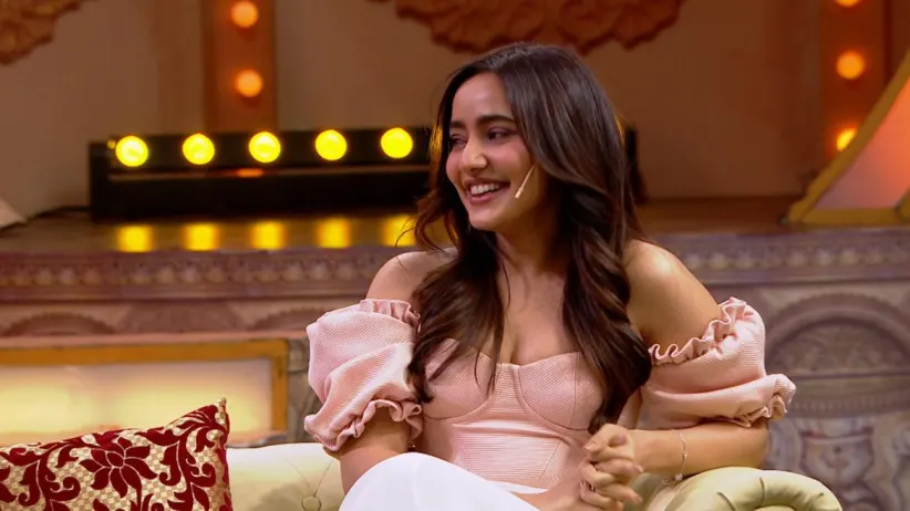 Gippy Grewal and Neha Sharma on the show - Hasdeyan De Ghar Vasde