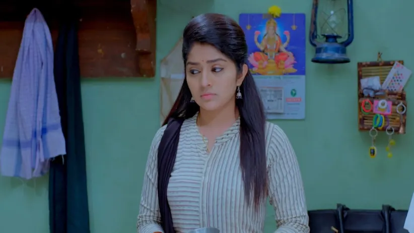 Meera tries to contact Aryavaradhan - Jothe Jotheyali