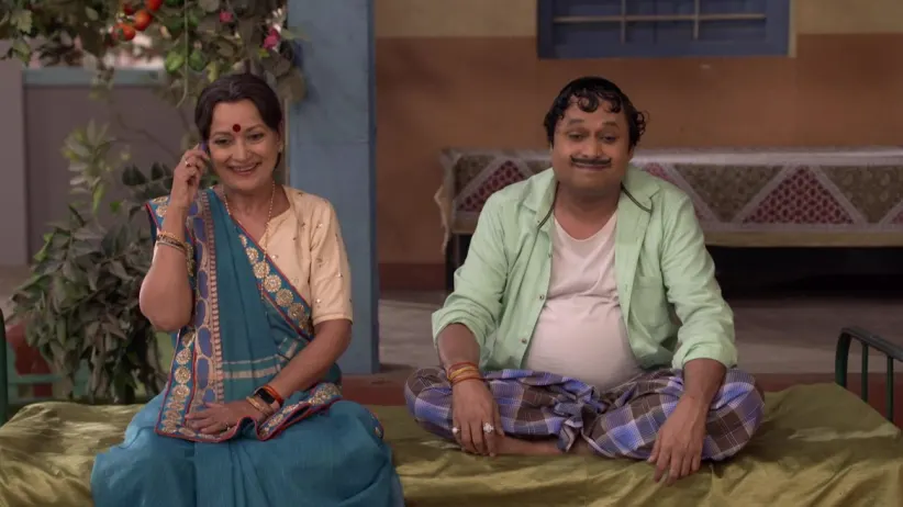 Happu steals mangoes - Happu Ki Ultan Paltan