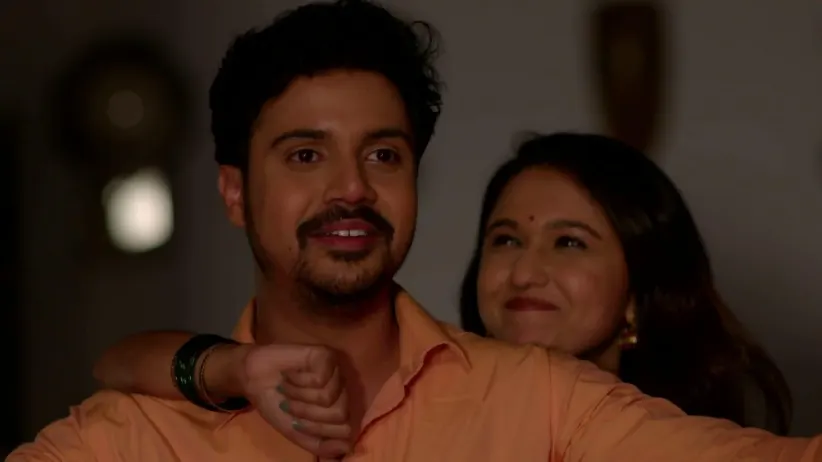 Sindhu bumps into Aditya's uncles - Majha Hoshil Na