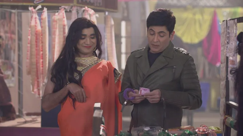 Happu arrests Teeka and his friends - Bhabi Ji Ghar Par Hai