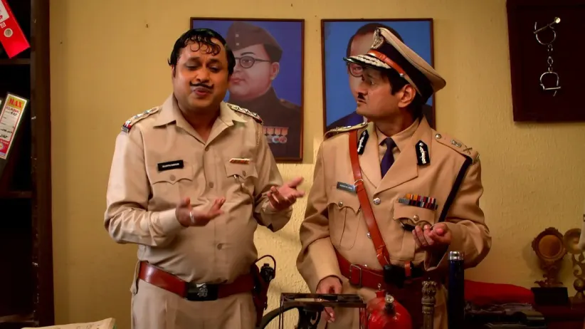 Saroj arrives to stay at Happu’s house - Happu Ki Ultan Paltan