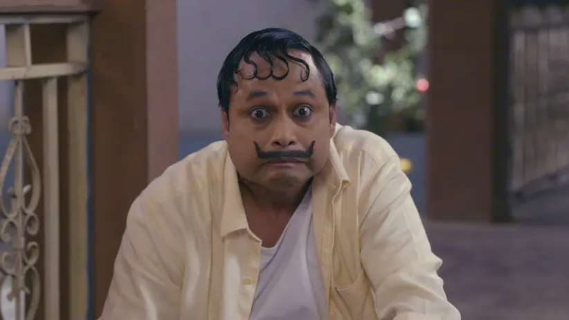 Gulab Singh gets attracted to Rajesh - Happu Ki Ultan Paltan