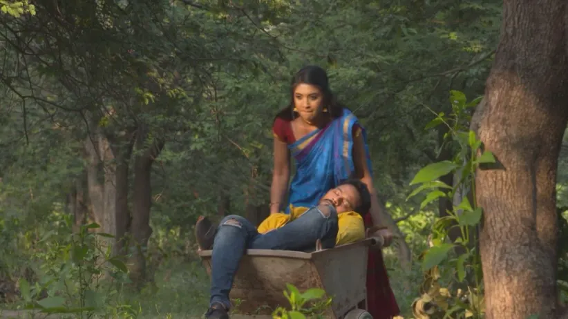 Vasundhra saves Arjun