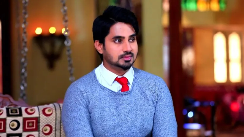 Suhasini invites Amulya to her birthday party - Gattimela