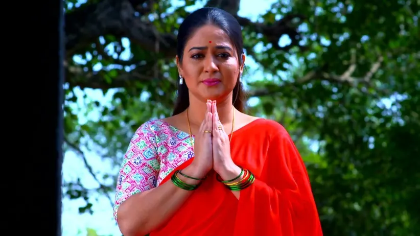 Manjula introduces her husband to everyone - Devmanus