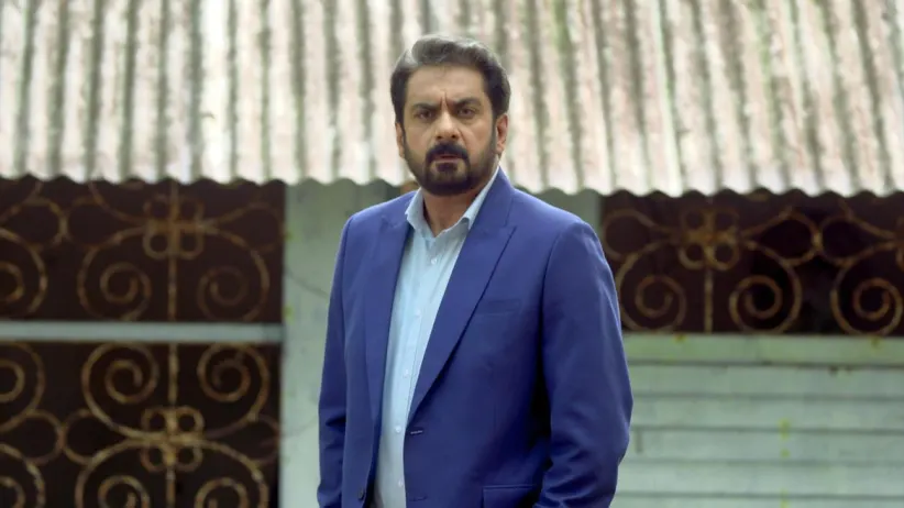 Sudarshanan mocks Trivikraman - Neeyum Njanum