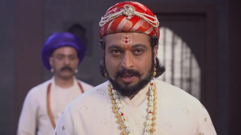 Sambhaji disgraces Aurangzeb's soldiers - Swarajyarakshak Sambhaji