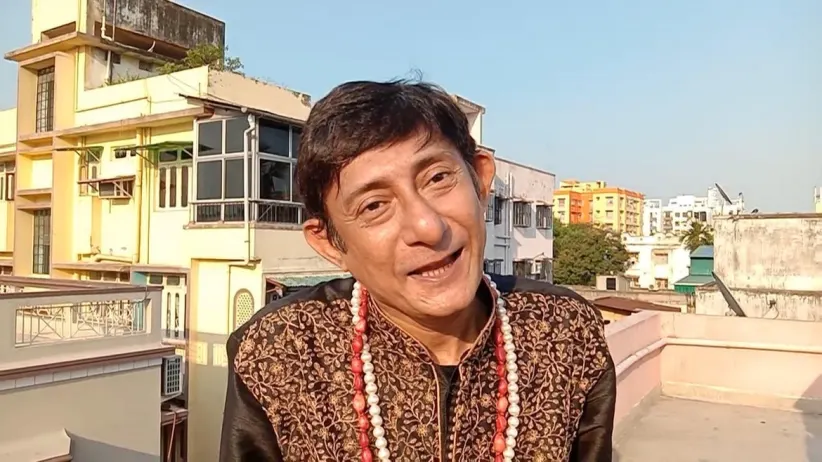 Raja tries to learn how to dance - Non Stop Abol Tabol