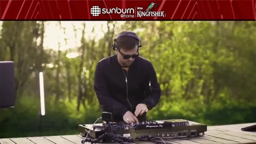 Marc Volt - Sunburn at Home