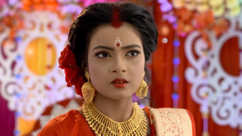 Turna tries to cheer up Jhilam - Jiban Saathi
