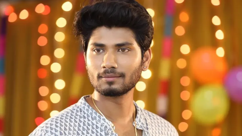 Abhi daydreams about Sanjeev - Rettai Roja