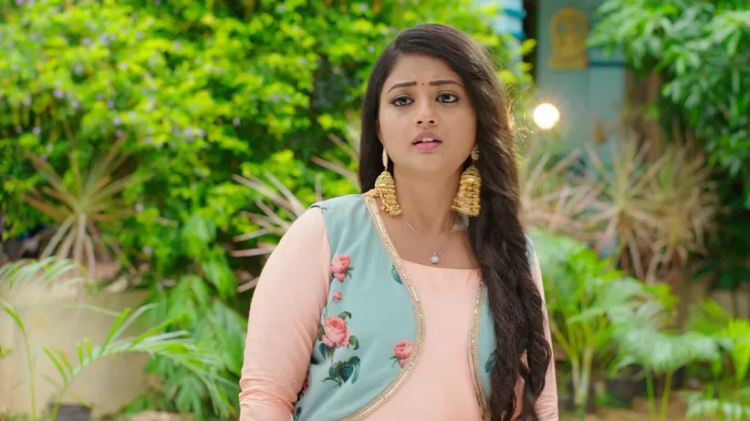 Bhanu learns about Anjali’s lover - Hitler Gari Pellam