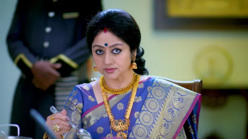 Jaanu Tells Aditya and Pritham about Her Father - Paaru